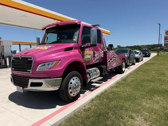 Pink Car Wars tow truck at gas station, 24-hour wrecker service in Orange, TX